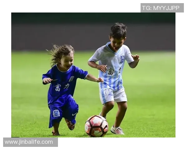 当足球巨星遇上萌宠那些绿茵场外温情瞬间与陪伴故事