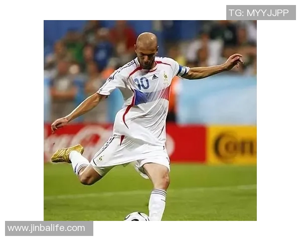 现役足坛健将盘点：这些足球球星依旧活跃在赛场上